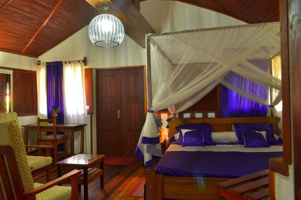 Edena Kely Hotel Mahajanga Exterior photo