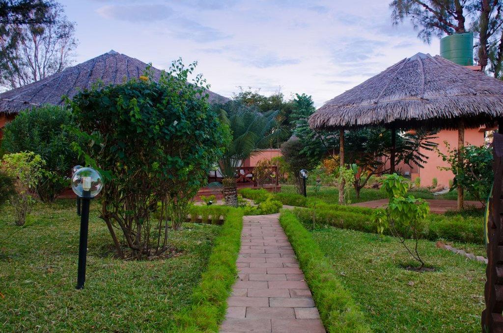 Edena Kely Hotel Mahajanga Exterior photo