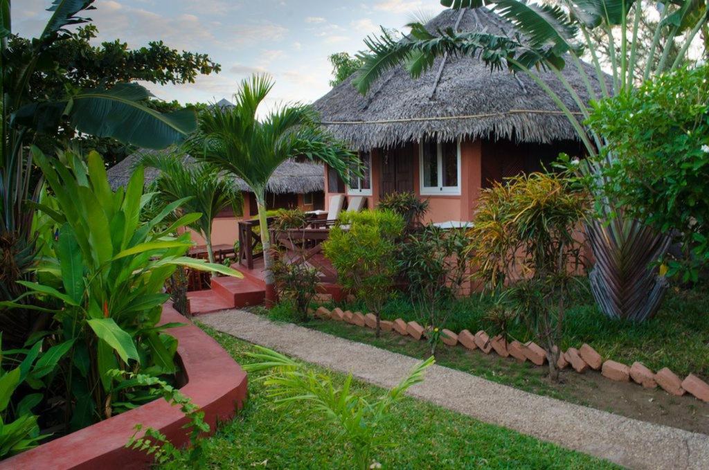 Edena Kely Hotel Mahajanga Exterior photo