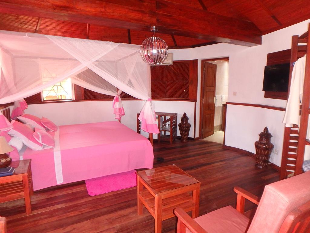 Edena Kely Hotel Mahajanga Exterior photo