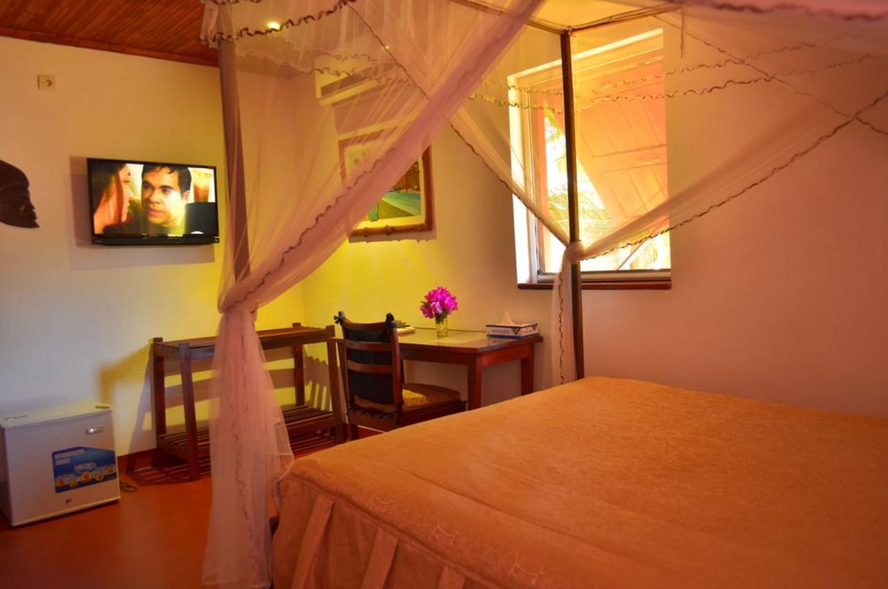 Edena Kely Hotel Mahajanga Exterior photo